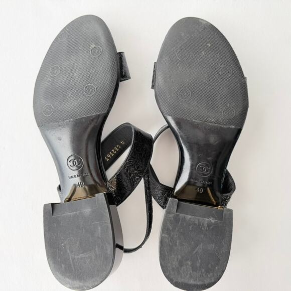 Chanel CC Sandal Black Patent Pearl Gold Flat Block Heel Size 40 Classic Chic - Picture 10 of 13